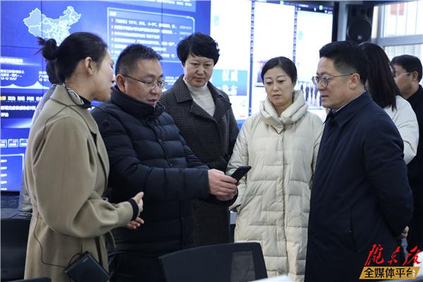 新華社甘肅分社社長(zhǎng)任衛(wèi)東帶隊(duì)來(lái)慶陽(yáng)市開展調(diào)研采訪活動(dòng)