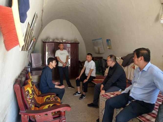 追記邱軍丨一腔熱血奉獻(xiàn)革命老區(qū)，燃盡生命只為華池脫貧