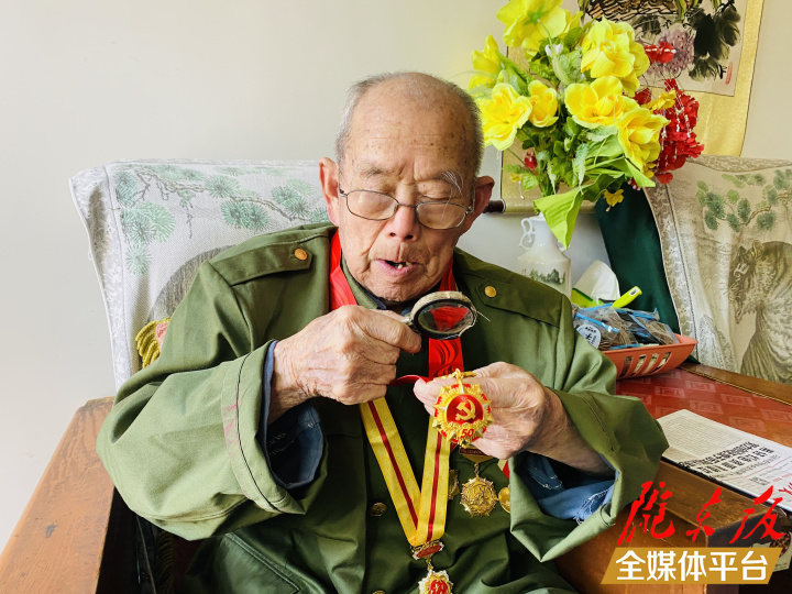 【光榮在黨50年】徐連江：“永遠(yuǎn)跟黨走，永遠(yuǎn)都愛(ài)國(guó)！”
