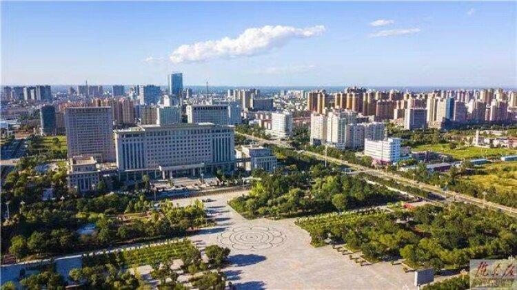 2022年，我市環(huán)境空氣優(yōu)良天數(shù)達(dá)297天。隴東報全媒體記者 俄少飛 攝