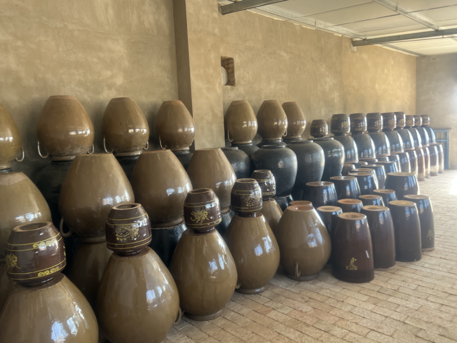 耿源畔村村民劉海琴醬油作坊一角。