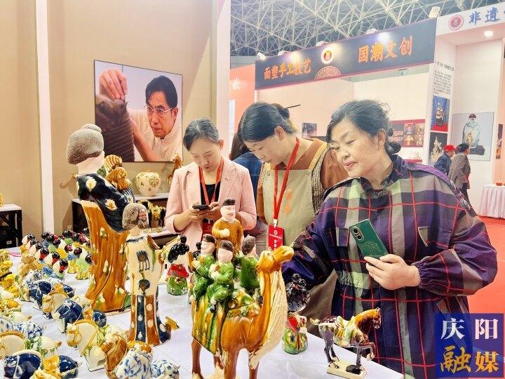 香包牽線(xiàn)聚人氣！第十八屆慶陽(yáng)香包民俗文化節(jié)旅游綜合收入6100萬(wàn)元