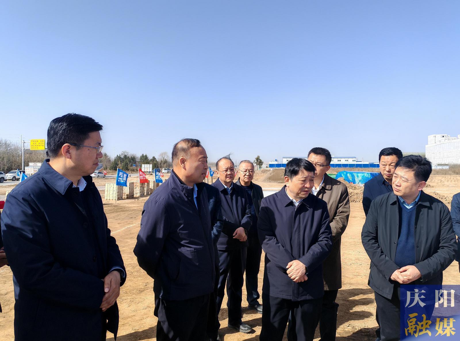 周繼軍在西峰區(qū)調(diào)研時強調(diào) 扛牢責任挑大梁 奮力當好排頭兵 努力在爭先進位中實現(xiàn)新突破