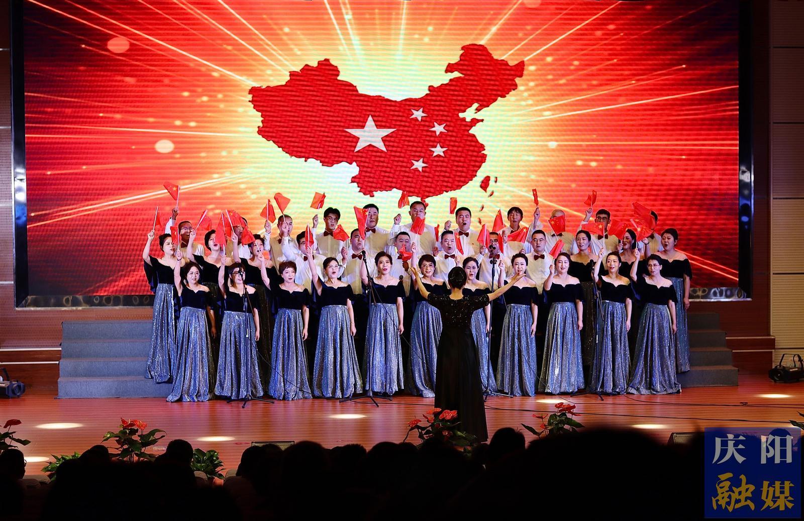 【攝影報(bào)道】慶陽五中“紅歌頌祖國 丹心鑄師魂”師生藝術(shù)教育成果展演舉行