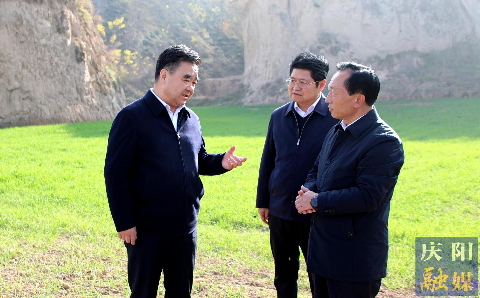 黃澤元在鎮(zhèn)原縣調(diào)研重點交通項目規(guī)劃建設(shè)情況時強調(diào) 著眼長遠(yuǎn)布局構(gòu)建內(nèi)暢外聯(lián)路網(wǎng)體系 狠抓項目推進(jìn)構(gòu)筑高質(zhì)量發(fā)展強支撐