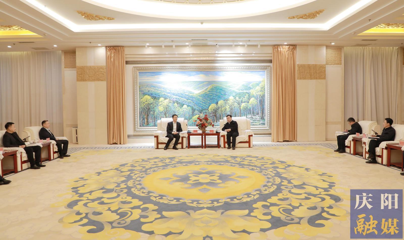 黃澤元與交通銀行甘肅省分行黨委書記、行長方衛(wèi)星一行座談