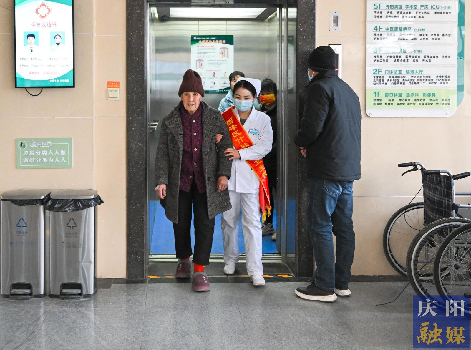 【春節(jié)我在崗·攝影報道】西峰區(qū)什社鄉(xiāng)中心衛(wèi)生院：佳節(jié)送暖 守護健康