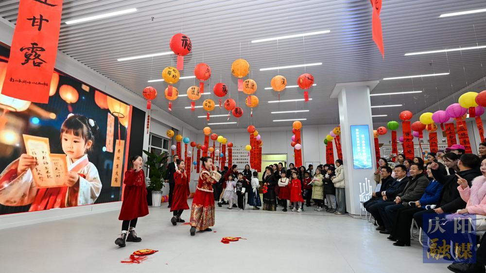 【攝影報道】賞燈猜謎歡樂多  慶陽市財政局與西峰區(qū)育才路社區(qū)共慶元宵佳節(jié)