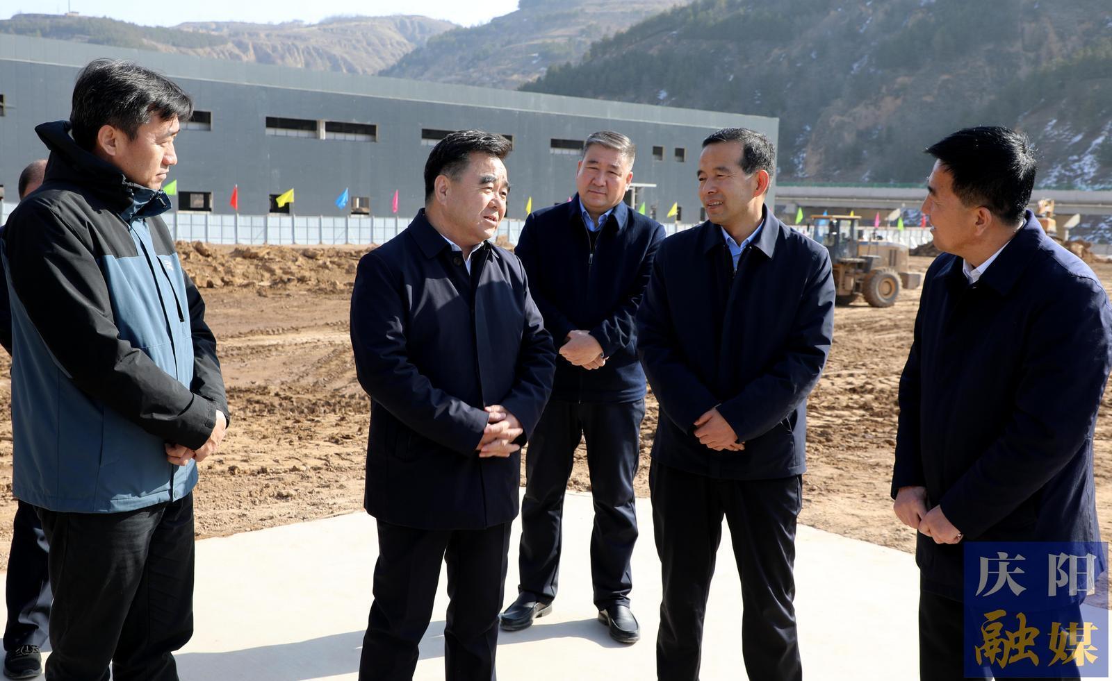 黃澤元在華池縣調(diào)研時(shí)強(qiáng)調(diào) 提神提速提質(zhì)全力推動(dòng)各項(xiàng)工作落地見(jiàn)效 真干快干實(shí)干奮力實(shí)現(xiàn)縣域經(jīng)濟(jì)跨越趕超