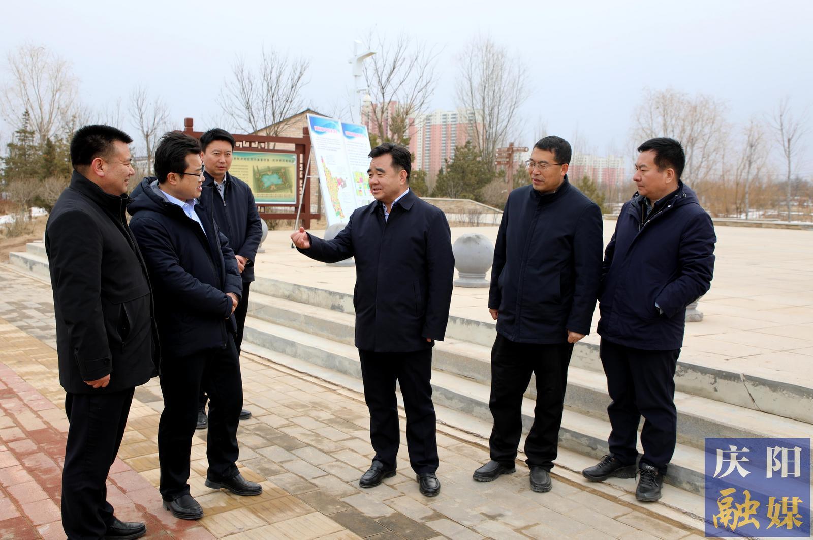 黃澤元在西峰區(qū)調(diào)研時強(qiáng)調(diào) 堅(jiān)決扛牢經(jīng)濟(jì)“大塊頭”責(zé)任擔(dān)當(dāng) 奮力為全市高質(zhì)量發(fā)展勇挑重?fù)?dān)多作貢獻(xiàn)