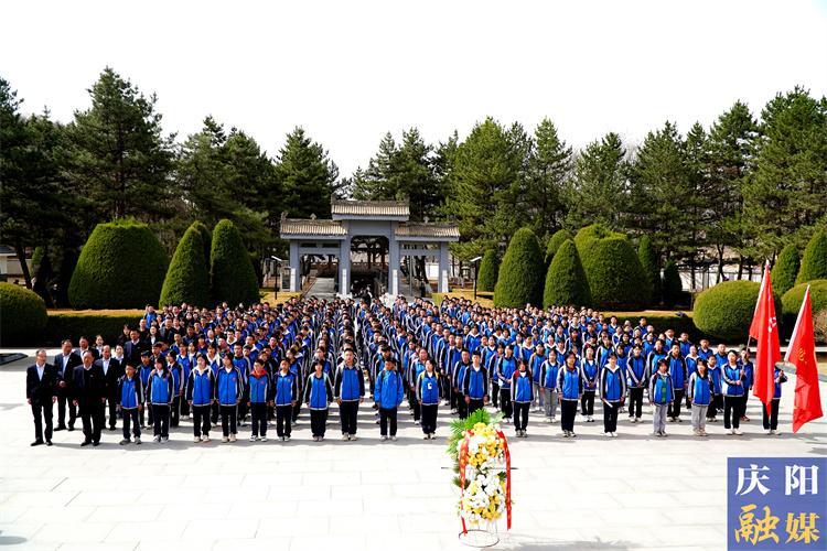 【慶陽紅色研學(xué)旅游】清明祭英烈·重走長征路——隴東學(xué)院附屬中學(xué)開展思政教育實(shí)踐研學(xué)活動(dòng)紀(jì)實(shí)