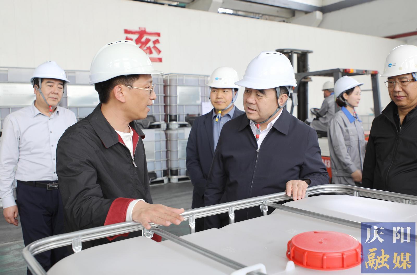 黃澤元在華池縣寧縣調(diào)研工業(yè)集中區(qū)建設(shè)發(fā)展情況時強調(diào) 強基礎(chǔ)優(yōu)服務(wù)提升園區(qū)發(fā)展能級 強招商聚集群積蓄經(jīng)濟發(fā)展動能