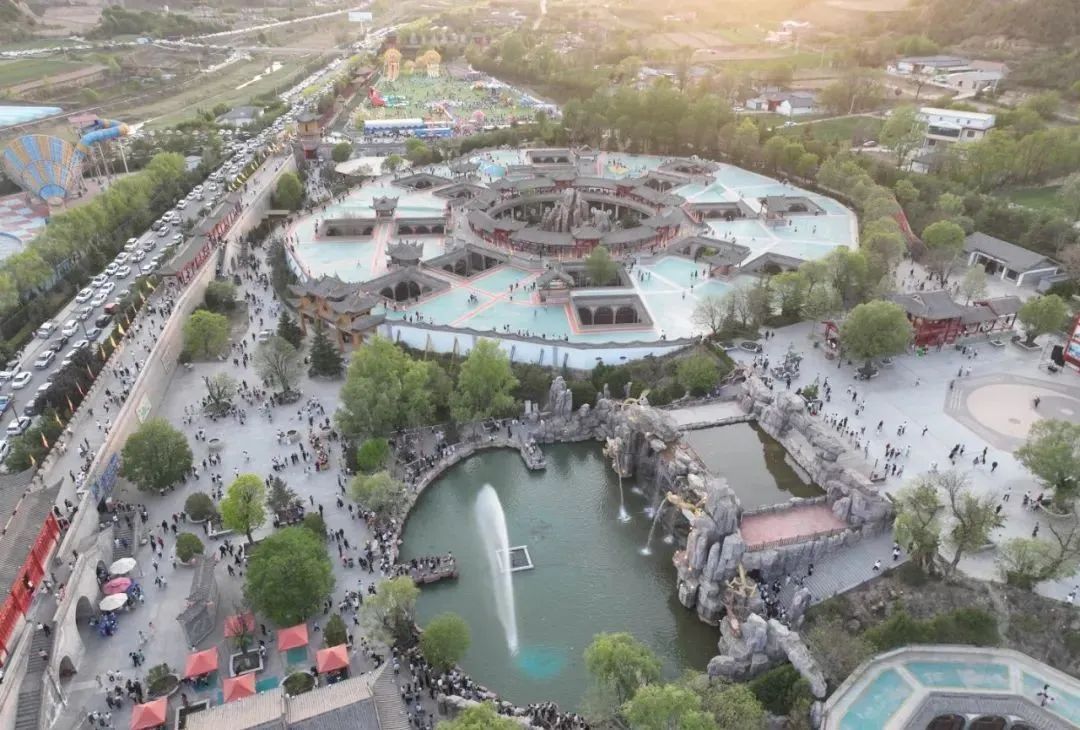 【攝影報道】北石窟驛景區(qū)游客爆棚，熱鬧非凡！