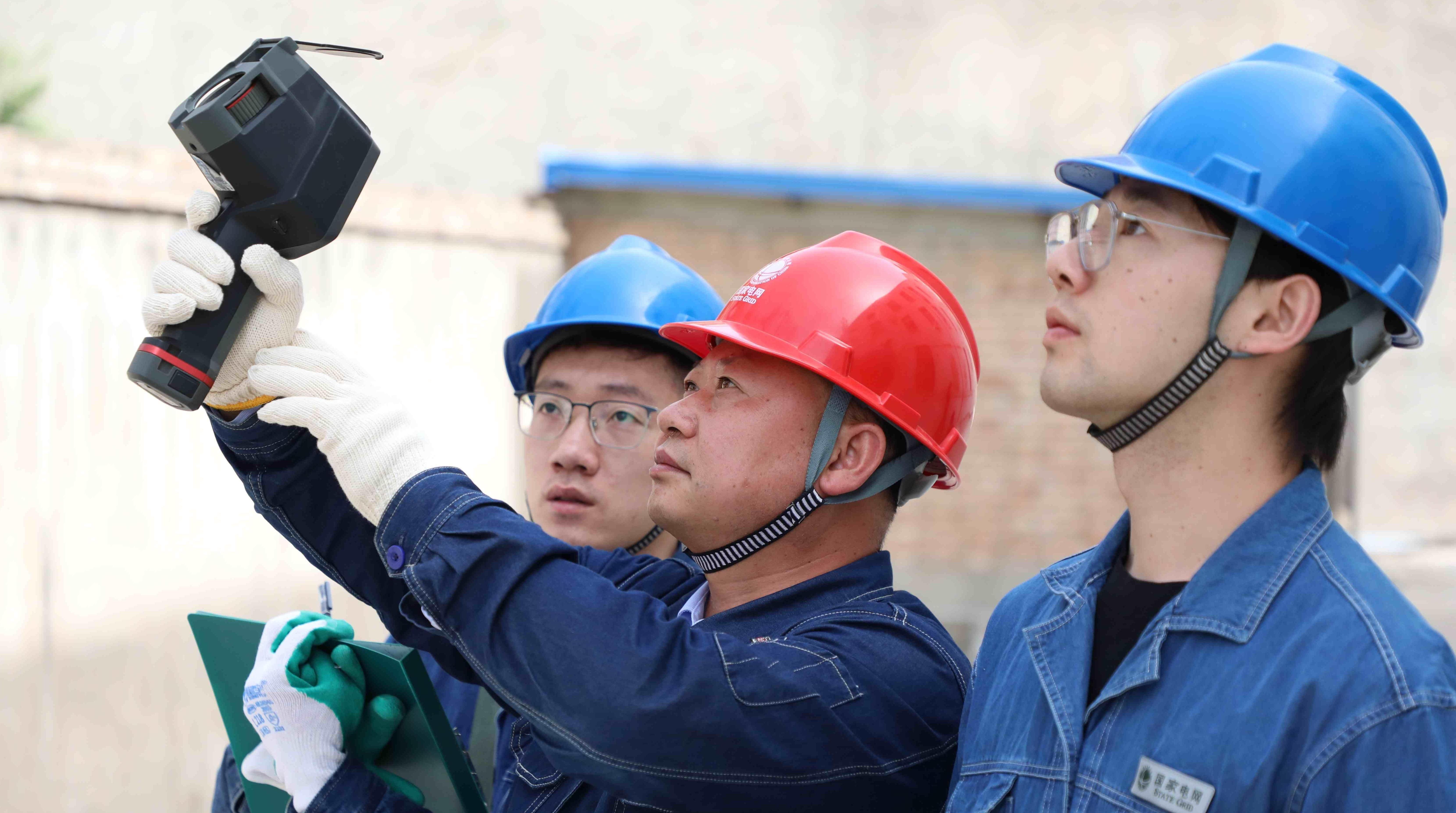 初心點(diǎn)亮萬(wàn)家燈火——記全國(guó)勞動(dòng)模范何建功