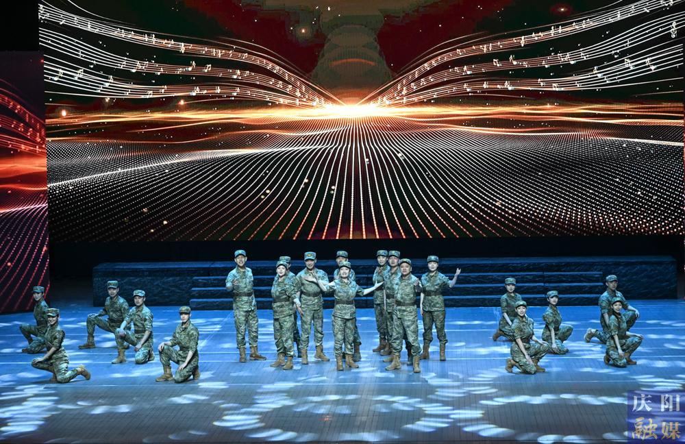 【攝影報(bào)道】解放軍文化藝術(shù)中心文藝輕騎隊(duì)赴慶陽開展主題演出