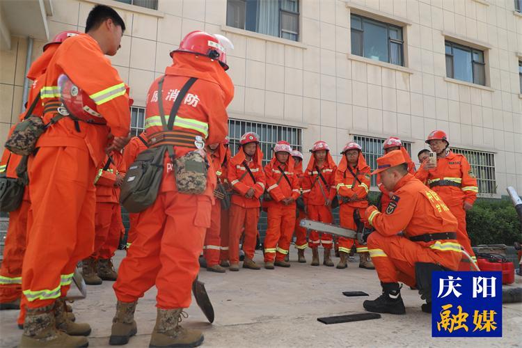 【攝影報(bào)道】前置駐防練兵 構(gòu)建防火前哨——慶陽(yáng)80名森林消防指戰(zhàn)員進(jìn)駐子午嶺林區(qū)開(kāi)展聯(lián)防帶訓(xùn)