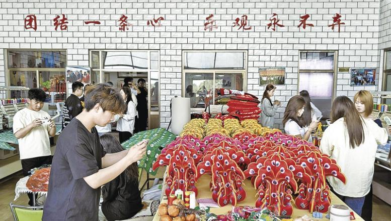 西峰區(qū)：非遺工坊成高校學(xué)生實(shí)訓(xùn)課堂