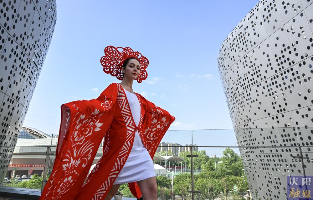 【攝影報道】霓裳云影映慶陽 國際時尚靚融媒