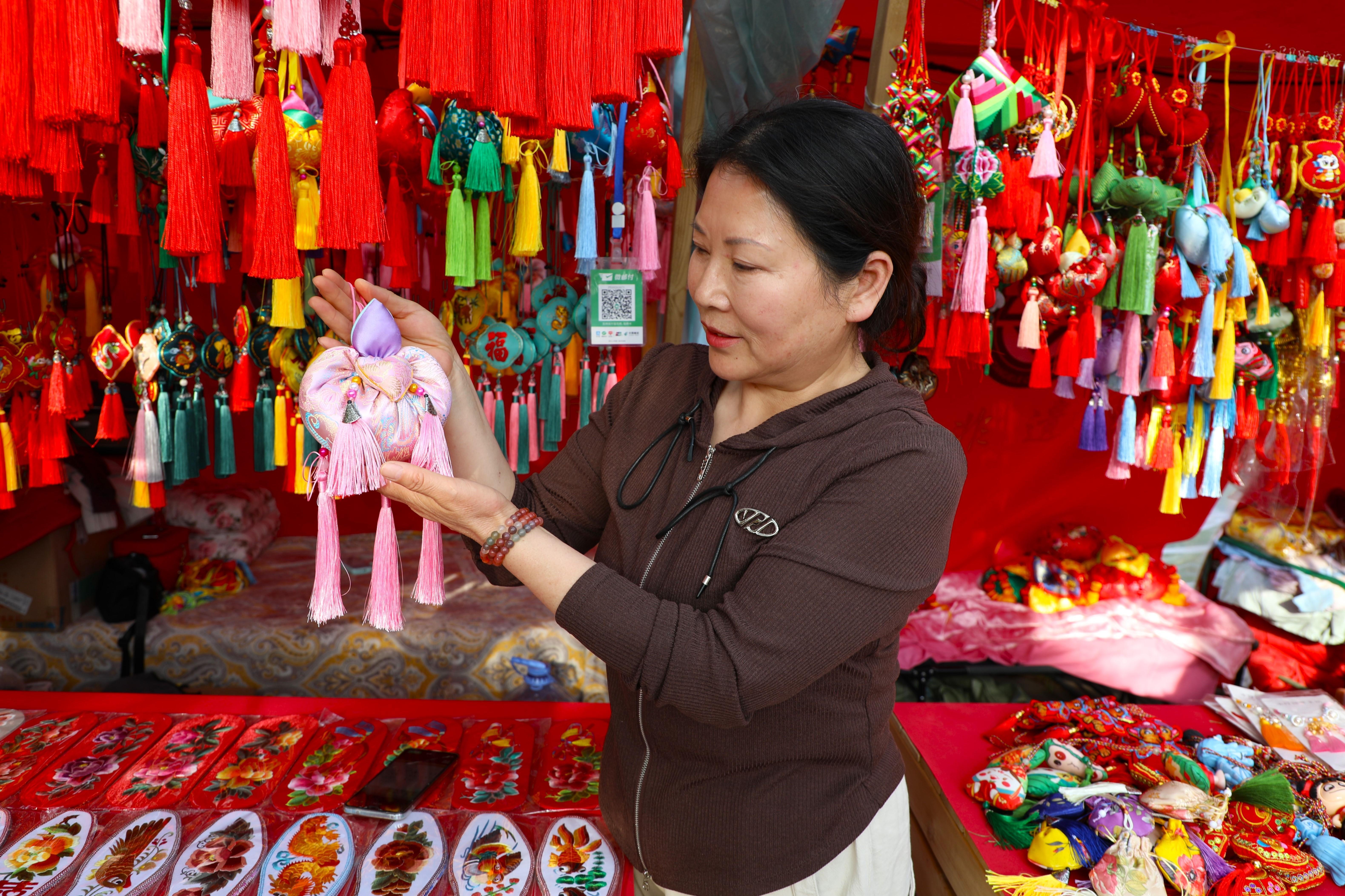 匠心古韻映隴東——環(huán)縣文化之花絢麗綻放慶陽香包節(jié)