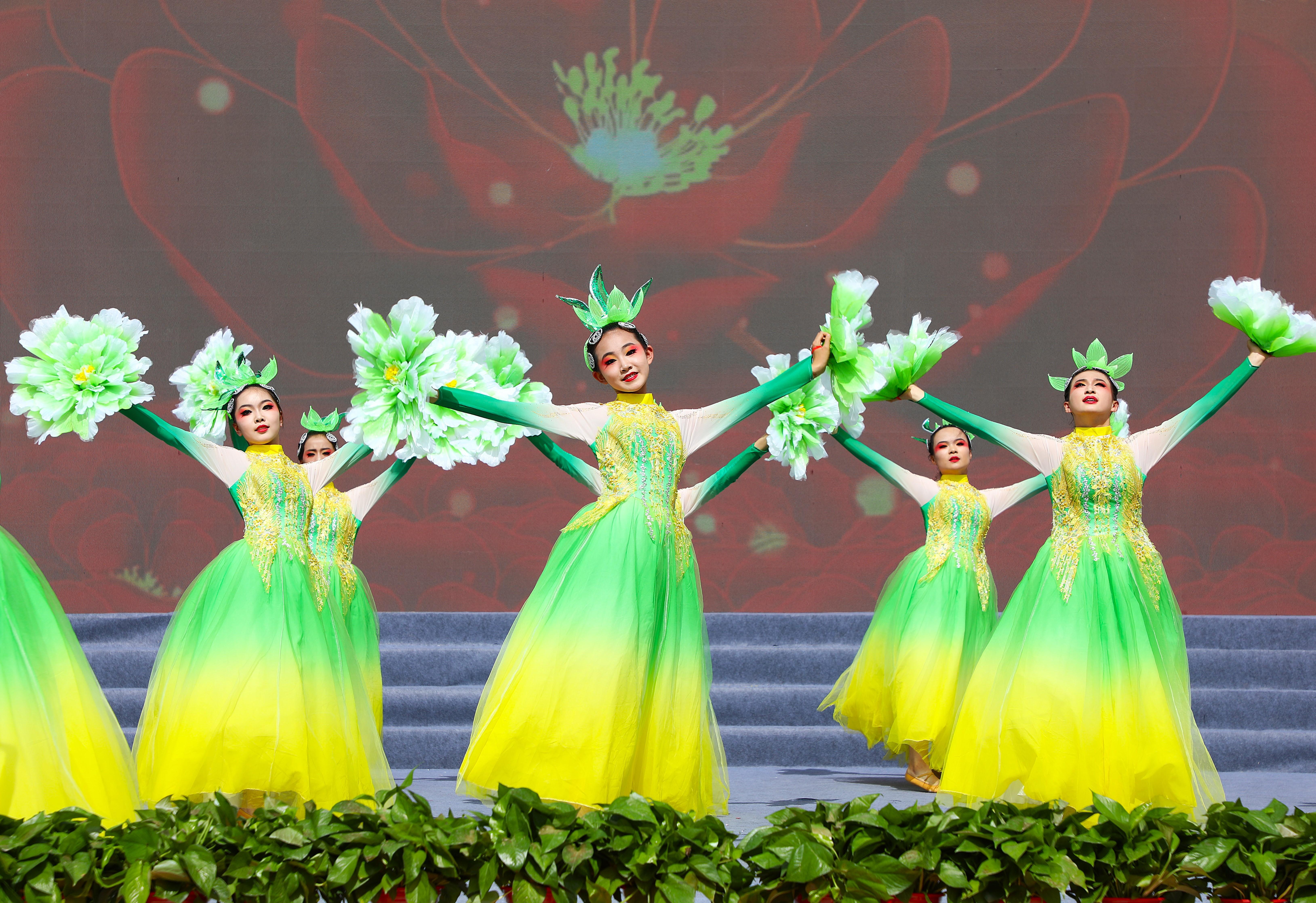 【攝影報(bào)道】舞動(dòng)環(huán)州新韻！第二十屆慶陽香包節(jié)環(huán)縣專場(chǎng)燃情上演