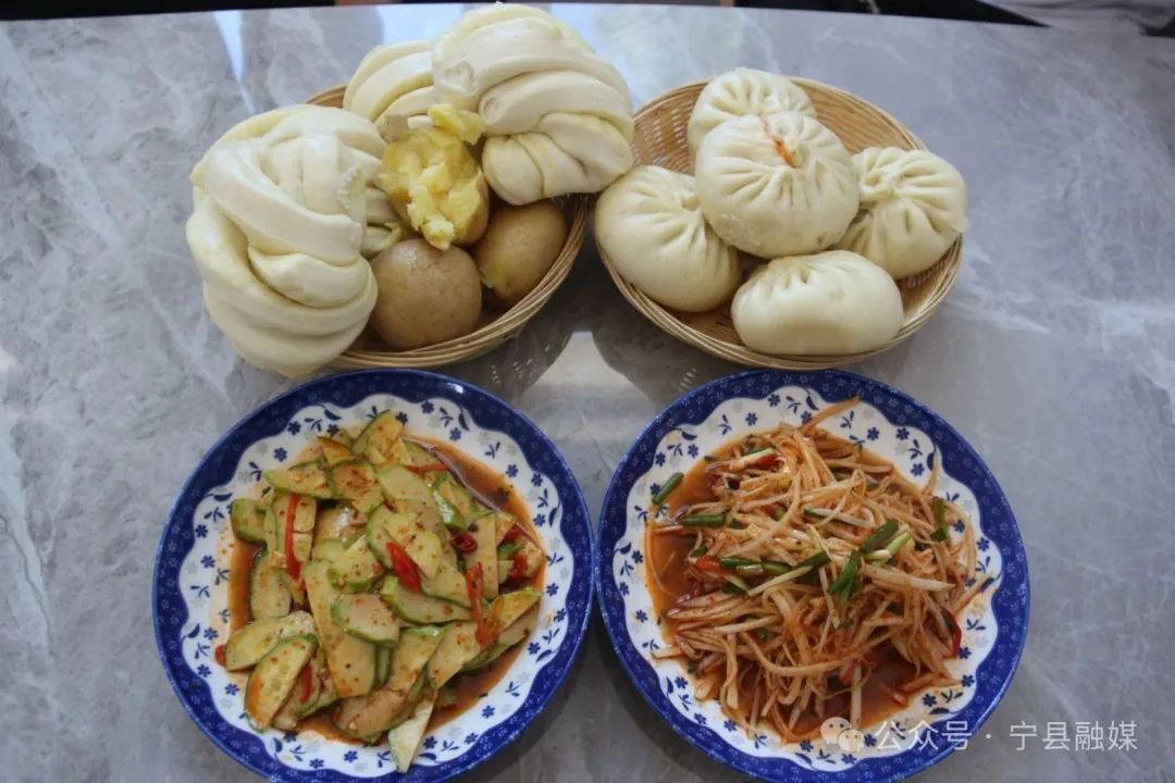 中村鎮(zhèn)：天津市河?xùn)|區(qū)援建“百姓餐廳”破解老人“吃飯難”問題