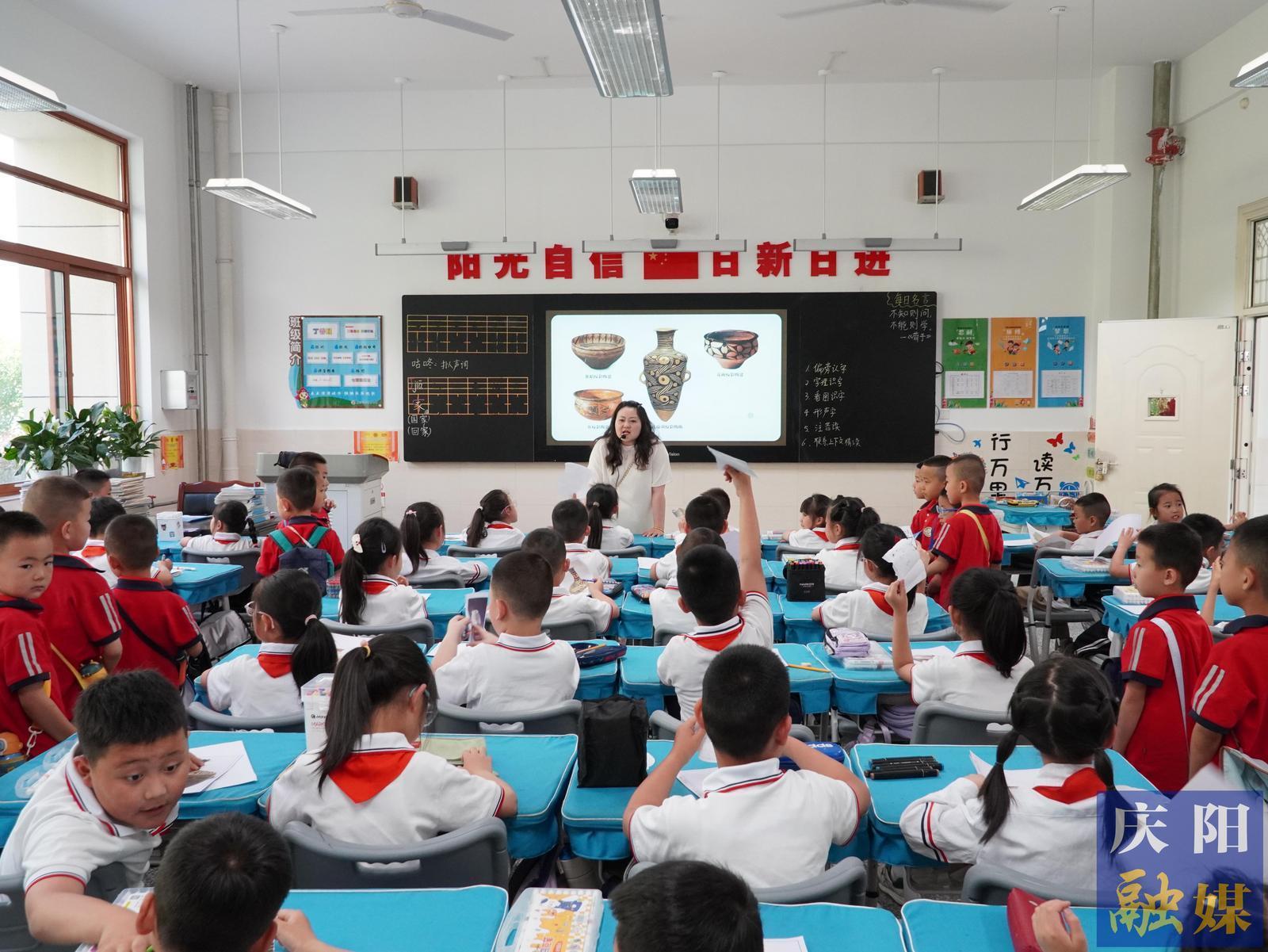 【點(diǎn)亮美好教育】幼小銜接助成長(zhǎng) 慶陽市科教苑幼兒園大班幼兒探秘東方紅小學(xué)