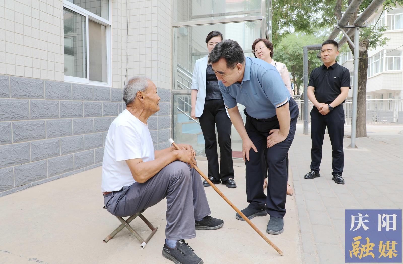 黃澤元在慶城縣調(diào)研時(shí)強(qiáng)調(diào) 深化整治群眾身邊不正之風(fēng)和腐敗問(wèn)題 切實(shí)增強(qiáng)人民群眾獲得感幸福感安全感