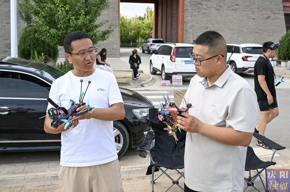 【攝影報(bào)道】慶陽首個(gè)專業(yè)級(jí)穿越機(jī)訓(xùn)練場(chǎng)啟用