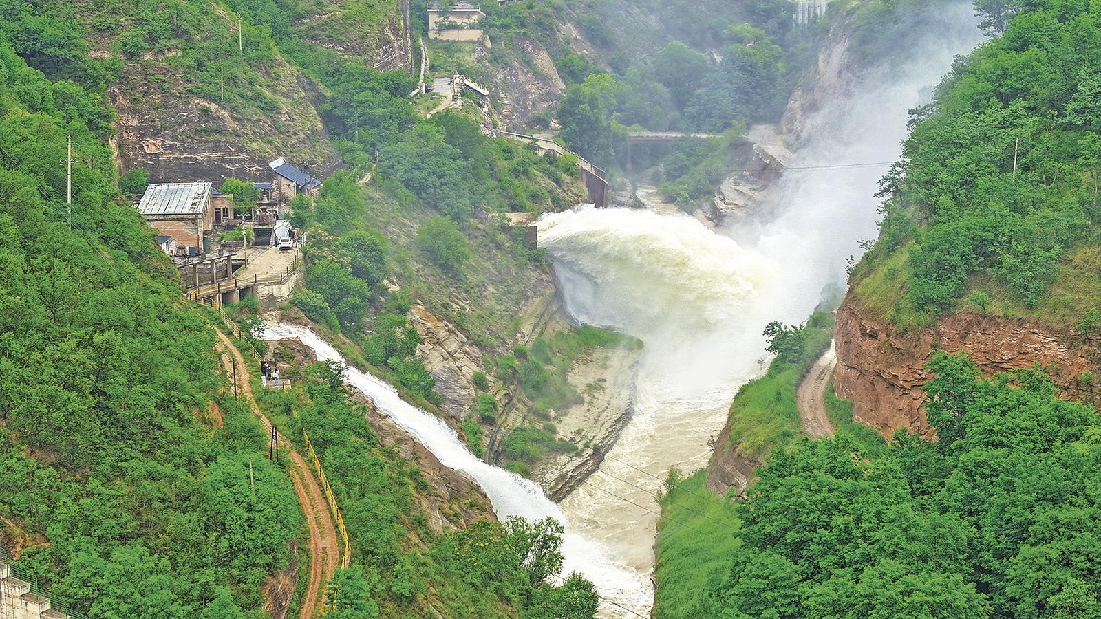 巴家咀水庫準(zhǔn)時(shí)提閘泄水