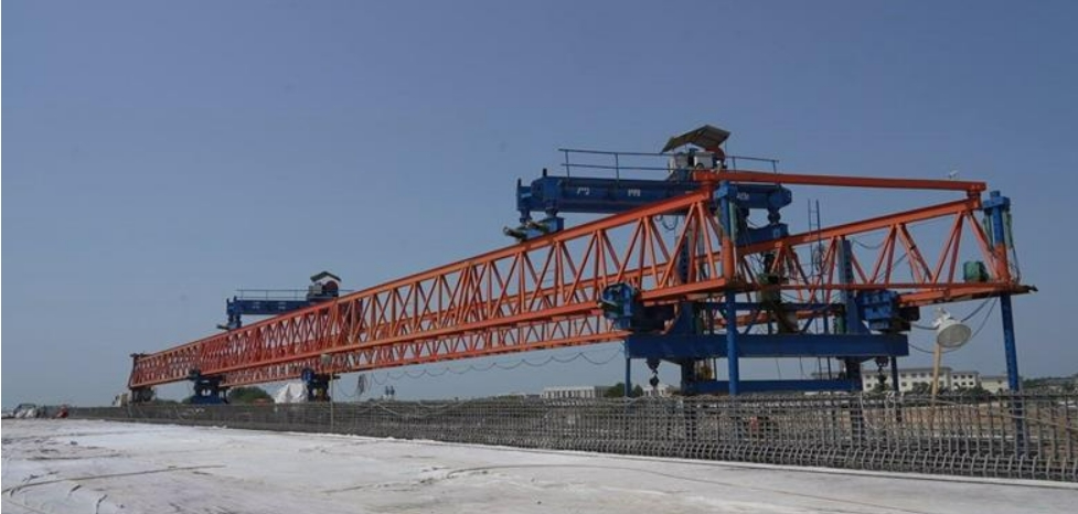 【項(xiàng)目建設(shè)進(jìn)行時(shí)】G244線慶陽過境段公路項(xiàng)目彭原互通大橋?qū)⒂?月中旬達(dá)到通車條件