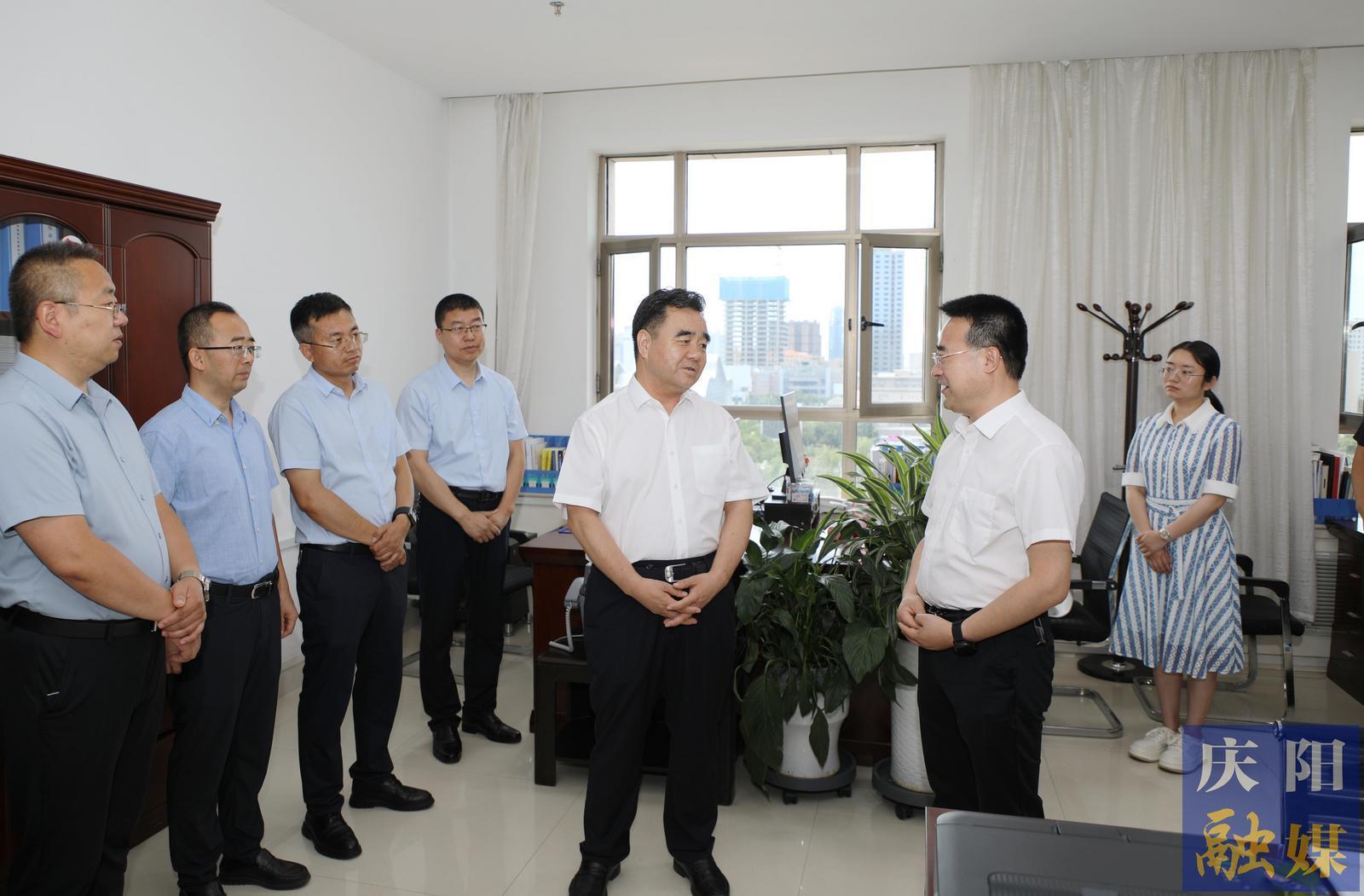 黃澤元在調(diào)研數(shù)字經(jīng)濟(jì)培育發(fā)展情況時(shí)強(qiáng)調(diào) 完善機(jī)制優(yōu)化職能持續(xù)積蓄數(shù)字經(jīng)濟(jì)優(yōu)勢(shì) 增強(qiáng)合力提高效率奮力打造全國(guó)算力高地