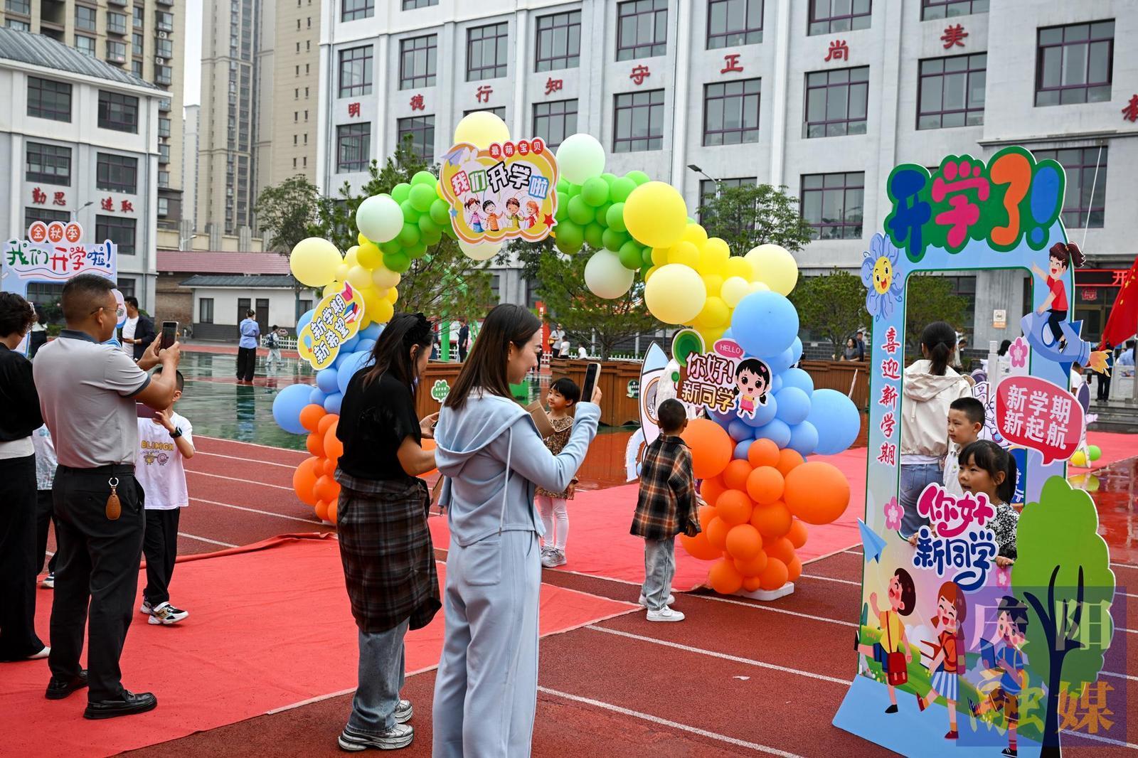 【攝影報(bào)道】慶陽(yáng)：秋季開(kāi)學(xué)季迎新活動(dòng)豐富多彩