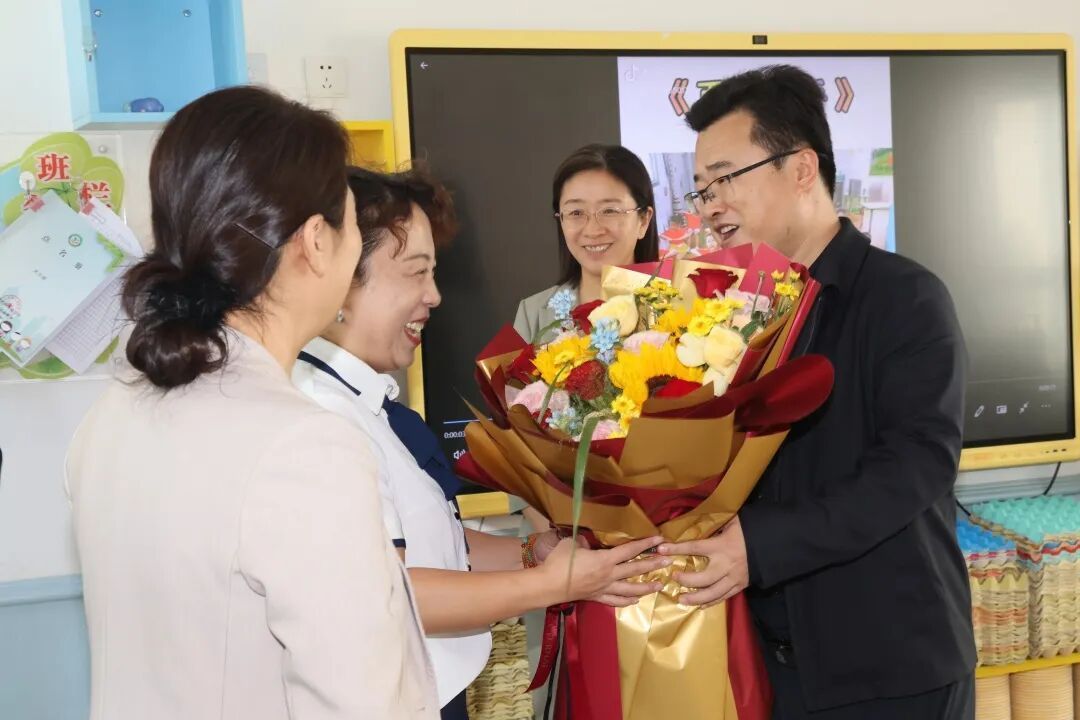 孔衛(wèi)濤在教師節(jié)前夕看望慰問教職員工并督導(dǎo)校園安全工作