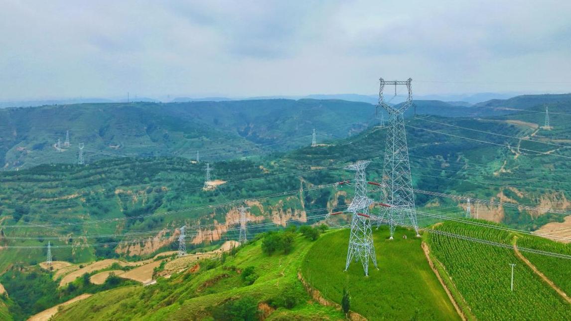 綠色動脈貫通隴東 能源新篇助力“雙碳” ——“隴電入魯”戰(zhàn)略樞紐關(guān)鍵工程甘肅隴東直流配套新能源330千伏送出工程（慶陽）正式投運