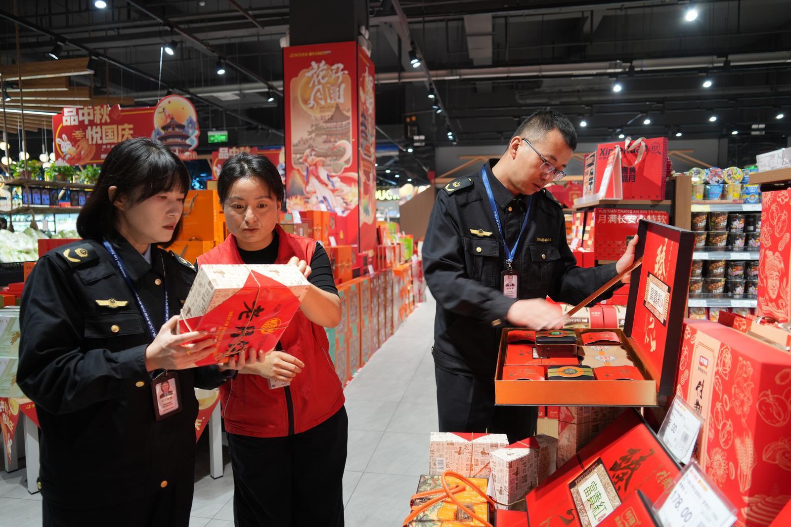 西峰區(qū)開(kāi)展月餅市場(chǎng)專項(xiàng)檢查