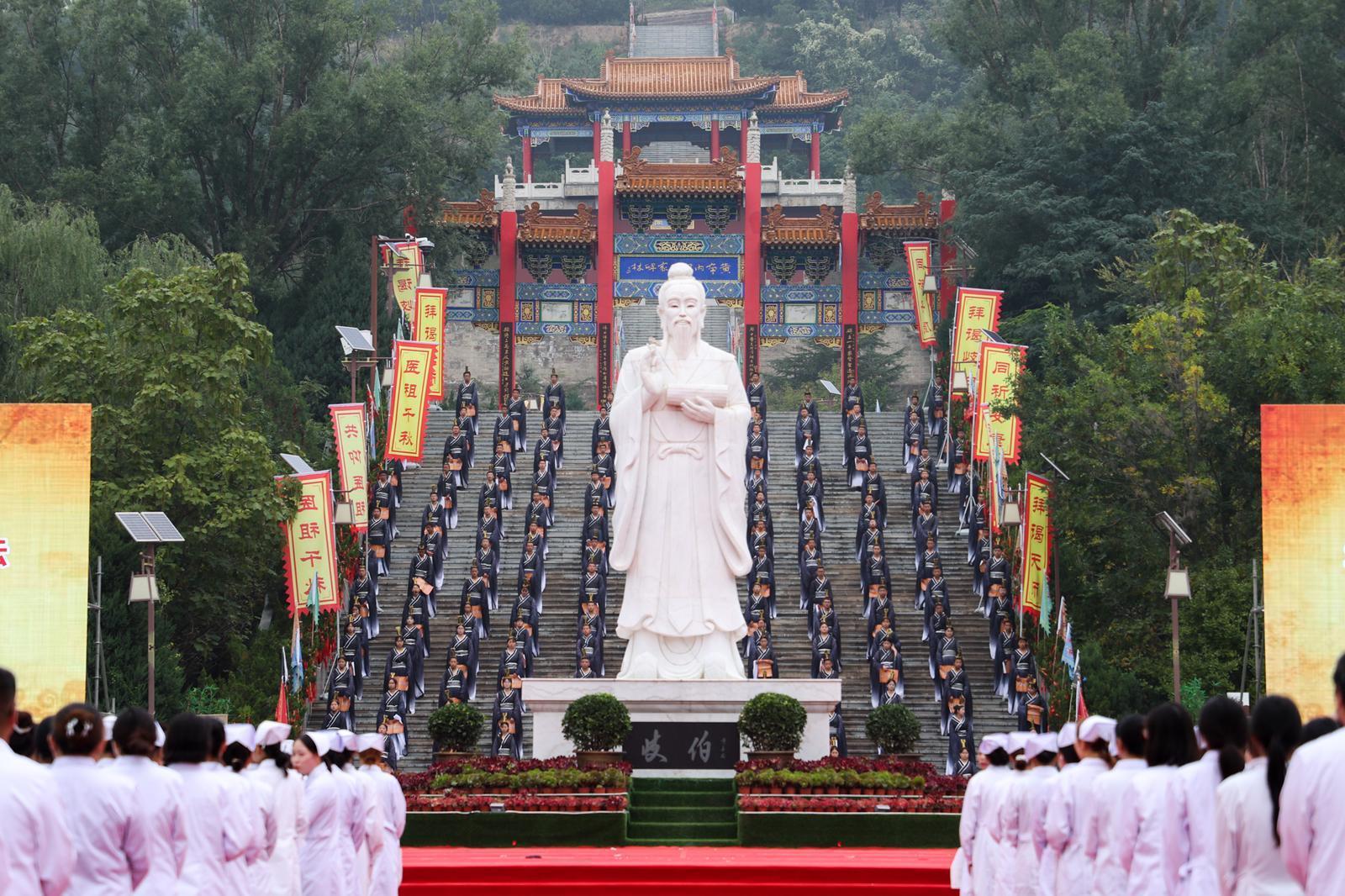 【攝影報(bào)道】2025甘肅·慶陽(yáng)岐黃文化論壇拜謁醫(yī)祖岐伯儀式舉行