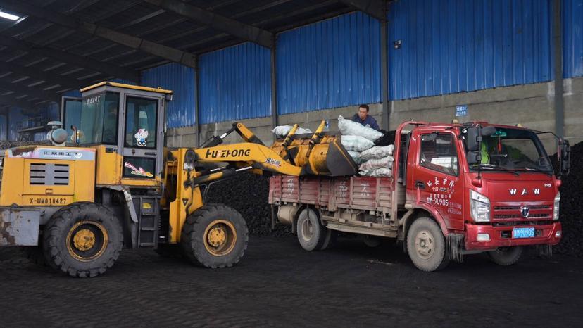 西峰區(qū)360噸“暖心煤”提前入戶