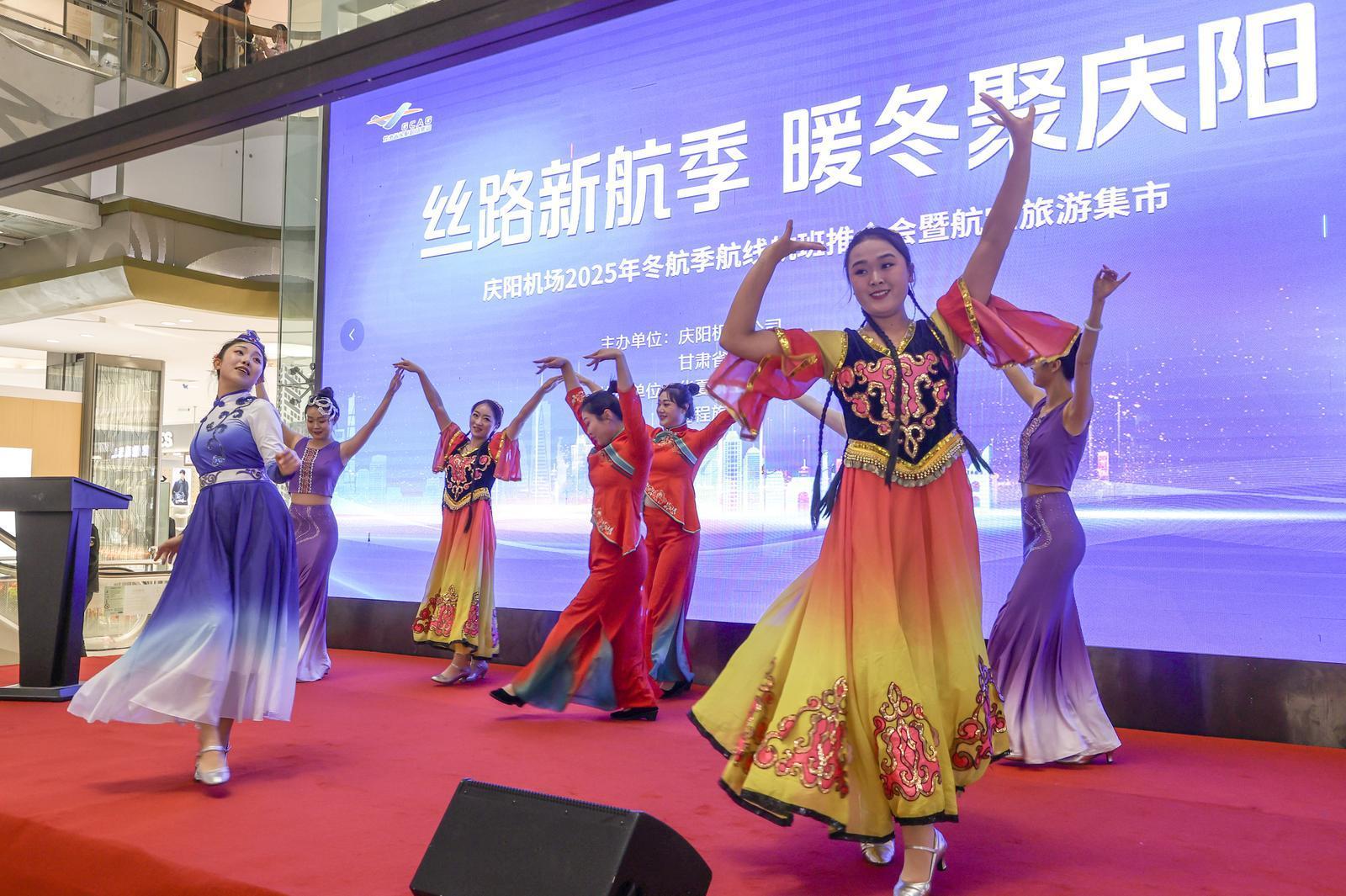 【攝影報(bào)道】慶陽(yáng)機(jī)場(chǎng)2025年冬航季活動(dòng)啟動(dòng) 新增2條絲路航線賦能“航空+旅游”