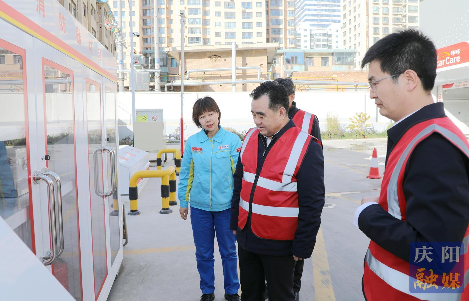 黃澤元在部分中省駐慶單位走訪調(diào)研時強調(diào) 積極履行政治責(zé)任經(jīng)濟責(zé)任社會責(zé)任 更深融入更多參與更好支持慶陽發(fā)展