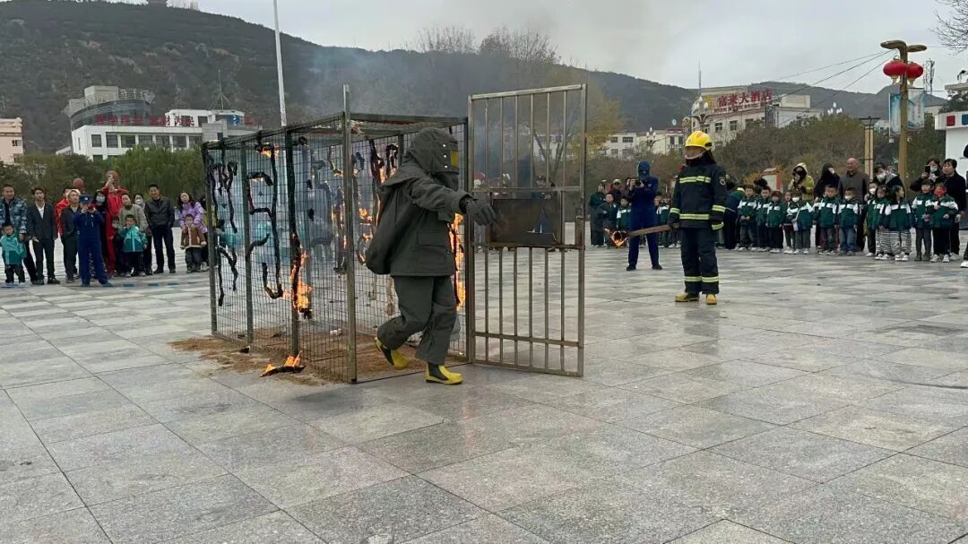 119消防宣傳月 | 環(huán)縣消防開(kāi)展現(xiàn)場(chǎng)集中宣傳活動(dòng)