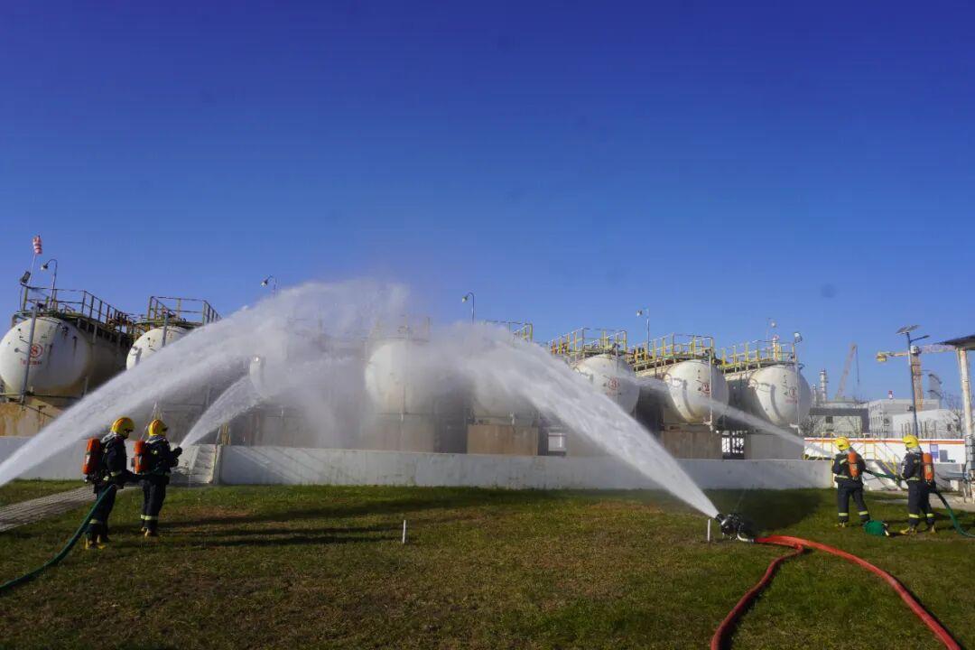 慶陽(yáng)消防深入轄區(qū)輕烴廠開(kāi)展熟悉演練
