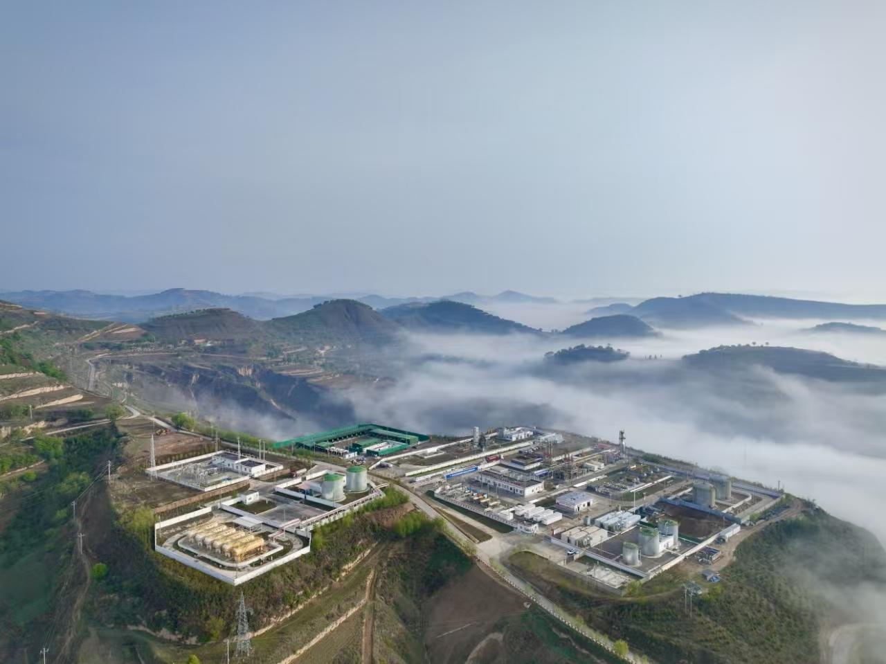 慶陽市融媒體中心全媒體采訪組走進長慶油田采油二廠