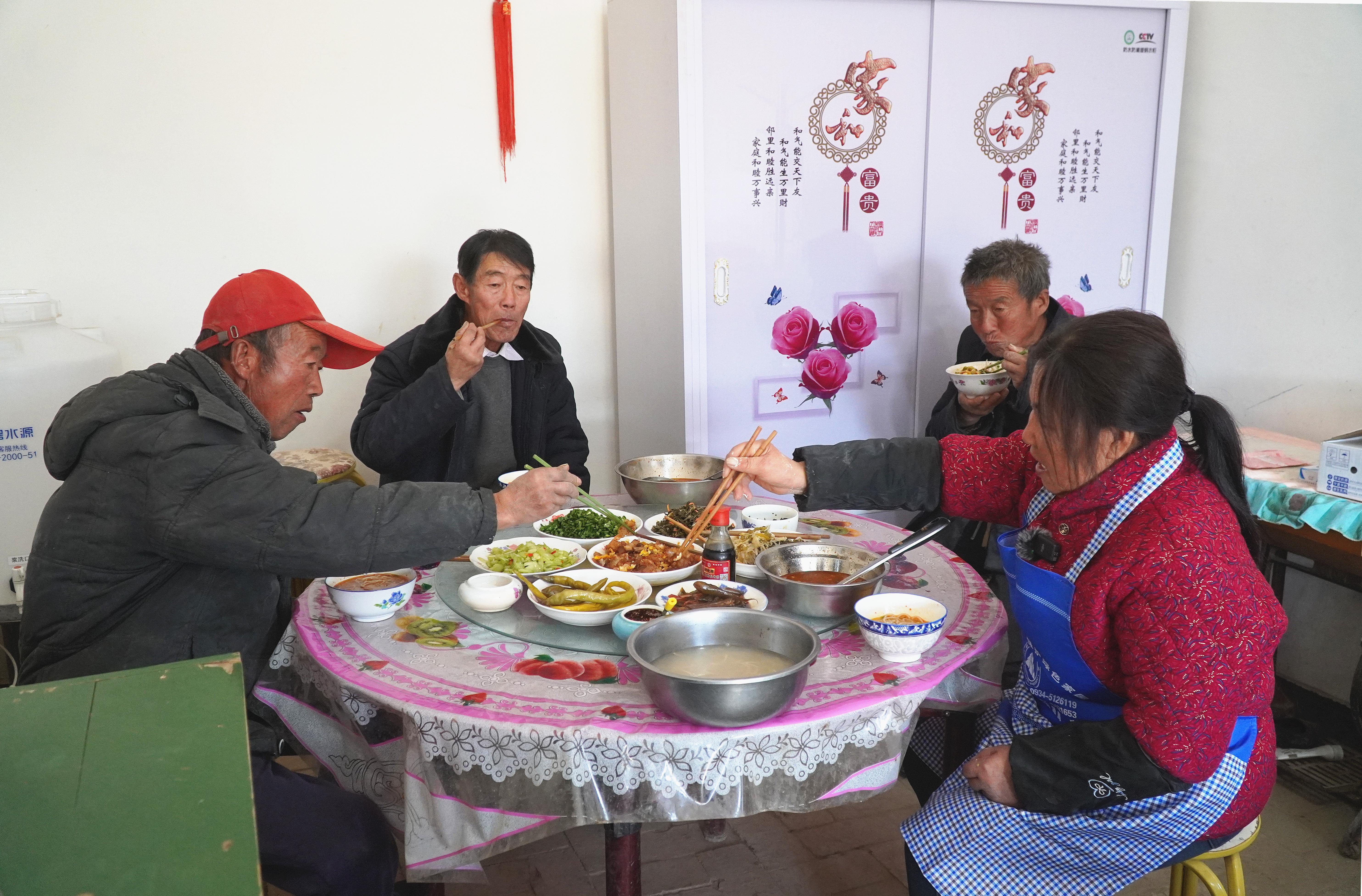 【慶陽(yáng)榜樣】賀九花：超越血緣的守護(hù) 用愛(ài)撐起一個(gè)家