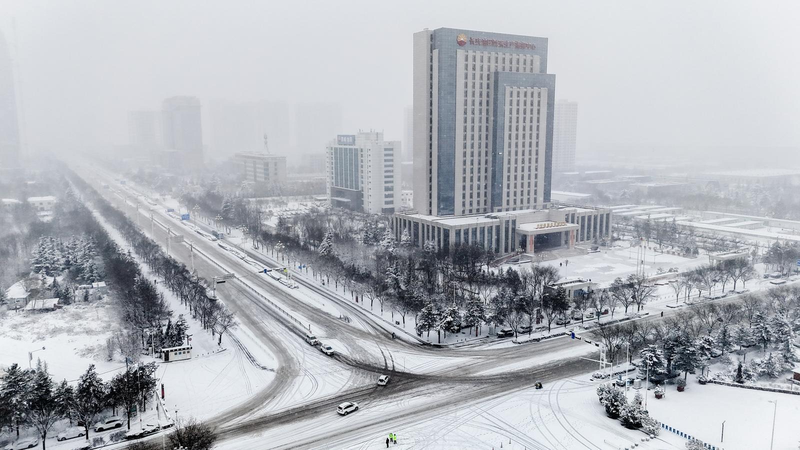 【攝影報道】慶陽：浴“雪”奮戰(zhàn)保暢通