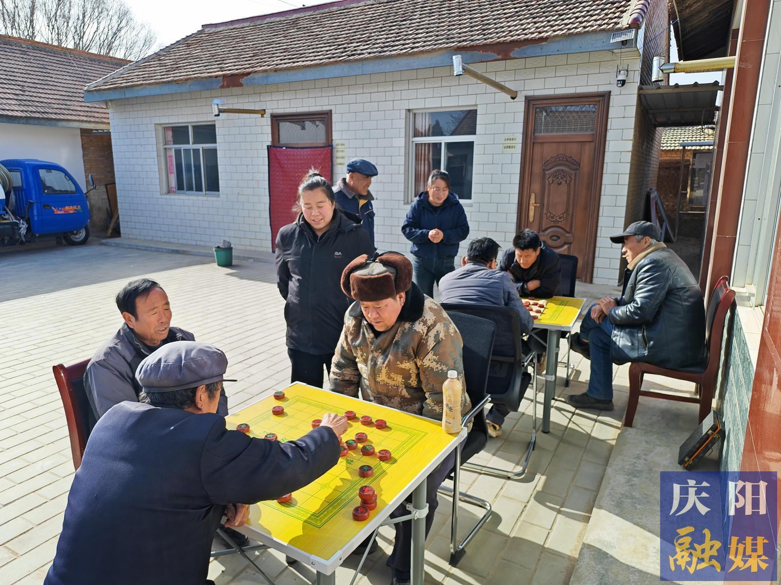 “棋王”爭(zhēng)霸點(diǎn)燃冬閑熱情 “鄉(xiāng)弈”新風(fēng)繪就振興畫卷 ——鎮(zhèn)原縣唐家塬村首屆棋王挑戰(zhàn)賽展現(xiàn)鄉(xiāng)村治理新氣象