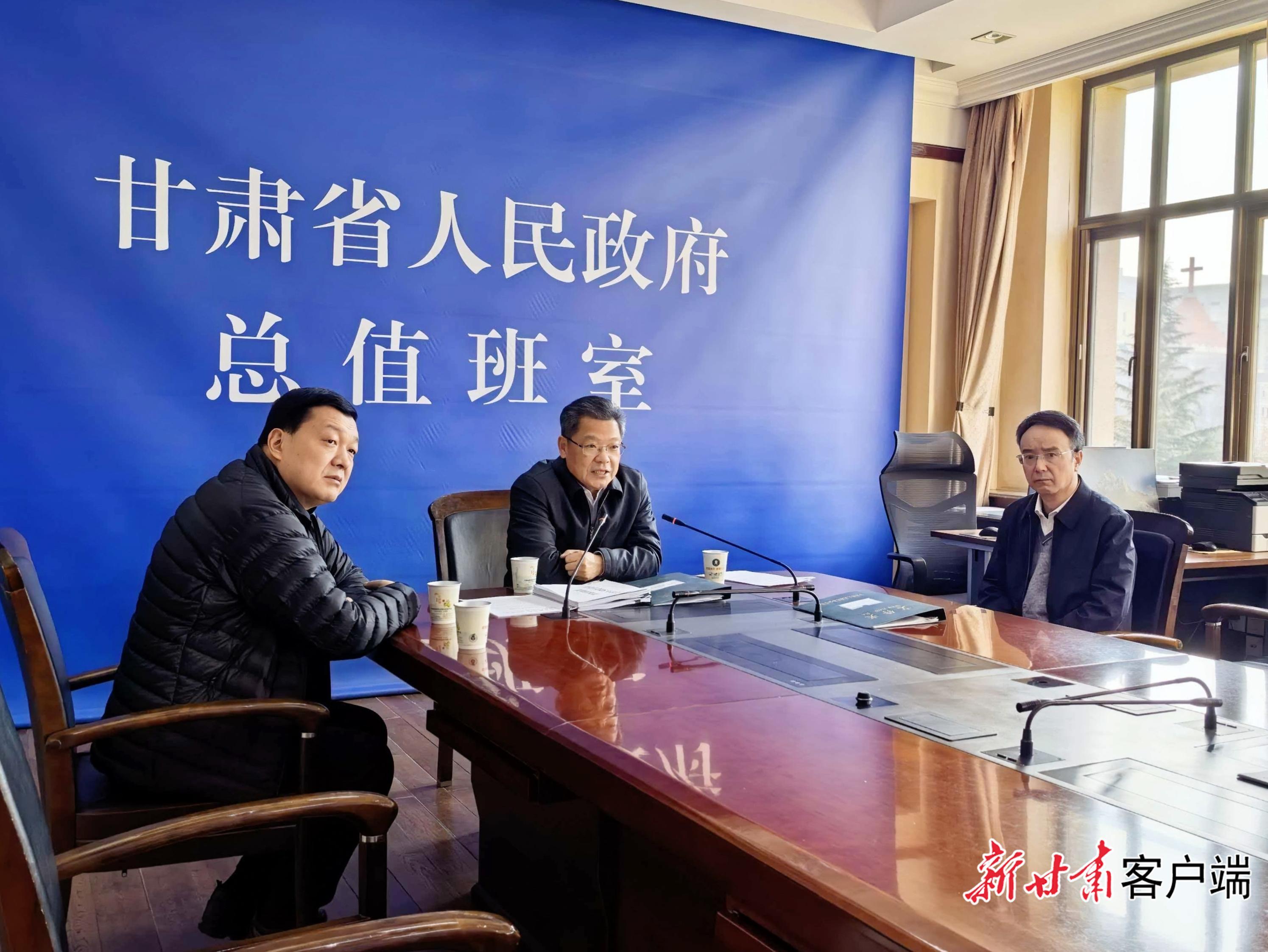 任振鶴在省政府總值班室檢查春節(jié)假期值班值守工作時強調(diào) 細致深入做好值班值守工作 全力保障社會安寧人民安康