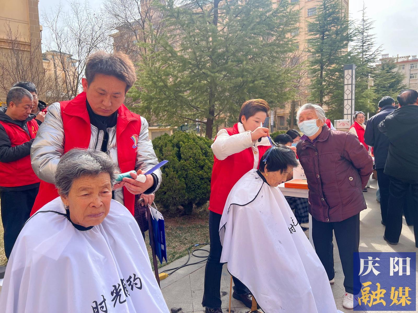 【品質(zhì)生活·惠民福地】志愿服務(wù) 慶Young先行  ——慶陽市3·5學(xué)雷鋒青年志愿服務(wù)活動舉辦