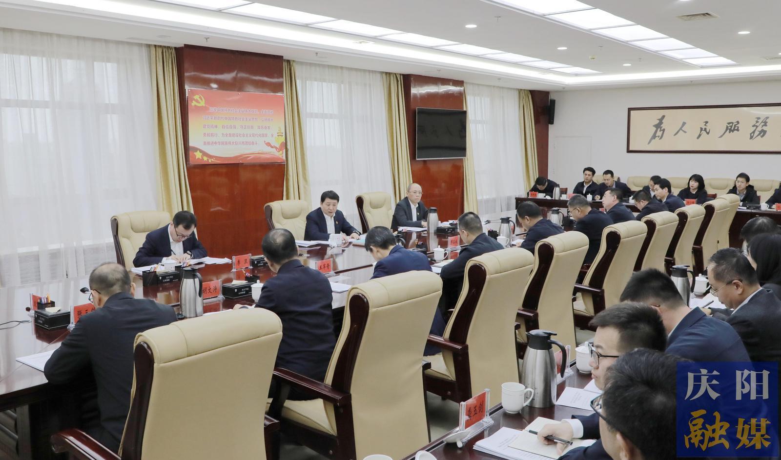 周繼軍在參加市委辦公室黨總支主題黨日活動時強(qiáng)調(diào) 筑牢忠誠嚴(yán)謹(jǐn)自律奉獻(xiàn)的政治品格  為“高天厚土 福地慶陽”發(fā)展貢獻(xiàn)黨辦力量