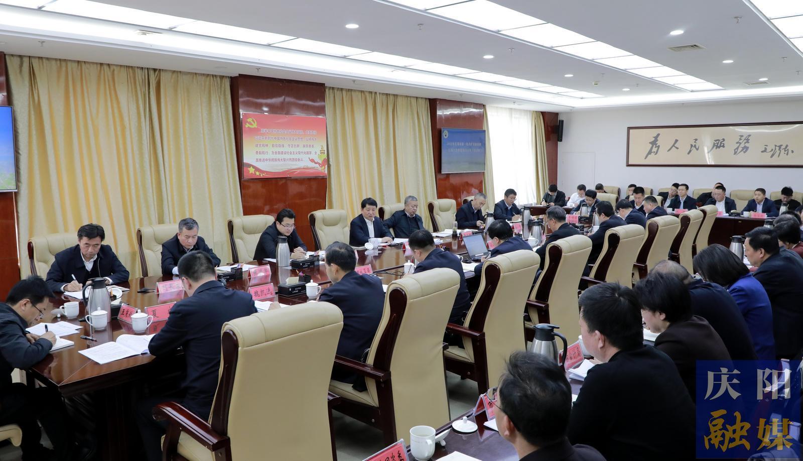 周繼軍在全市新一輪找礦突破戰(zhàn)略行動(dòng)推進(jìn)會(huì)議上強(qiáng)調(diào) 聚焦國(guó)家急需慶陽(yáng)優(yōu)勢(shì)  堅(jiān)持合作共贏合力攻堅(jiān) 全力跑出找礦突破加速度