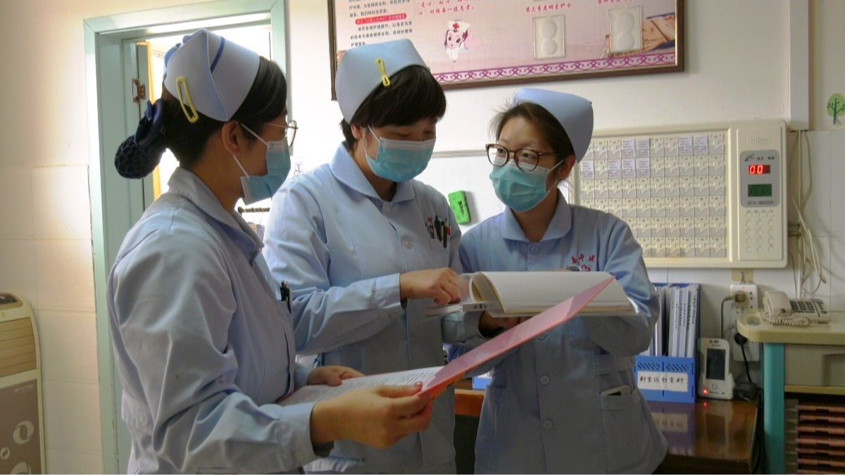 凡人善舉暖人心：寧縣中醫(yī)院護士王豆獲贈錦旗